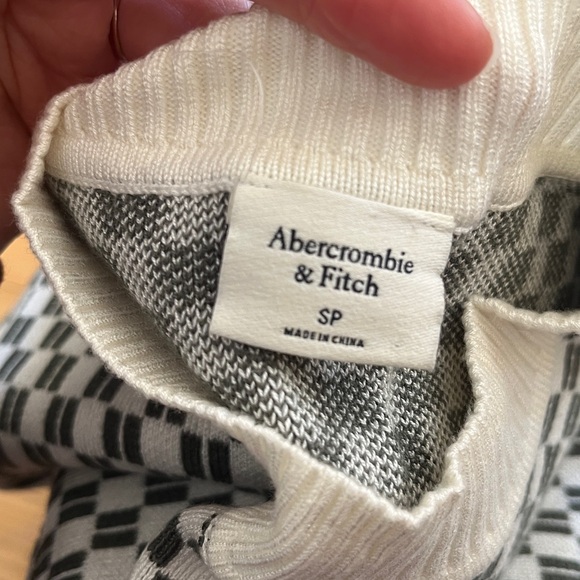 Green and White Checkered Knit Bodycon Dress - Picture 5 of 5